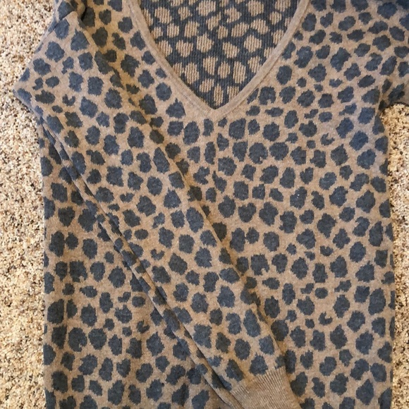 Leopard print v neck sweater - Picture 2 of 4